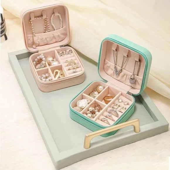 Miniature Travel Jewelry Organizer Box - Picture 9 of 9